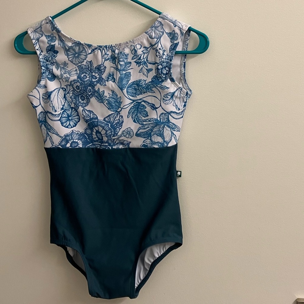 Luckyleo size m bust lining
